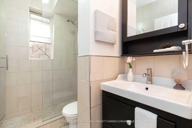 Additional image 18 of 35 Raglan Ave Unit 108