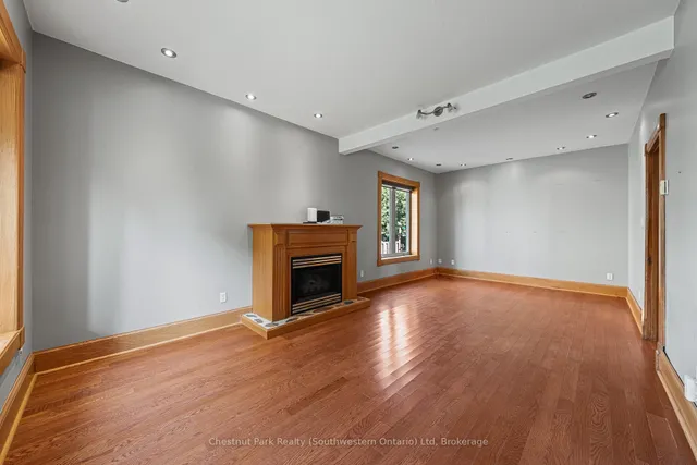 Additional image 5 of 6 THERESA St