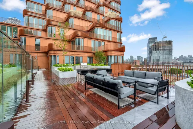 Additional image 39 of 155 Merchants' Wharf Unit 826