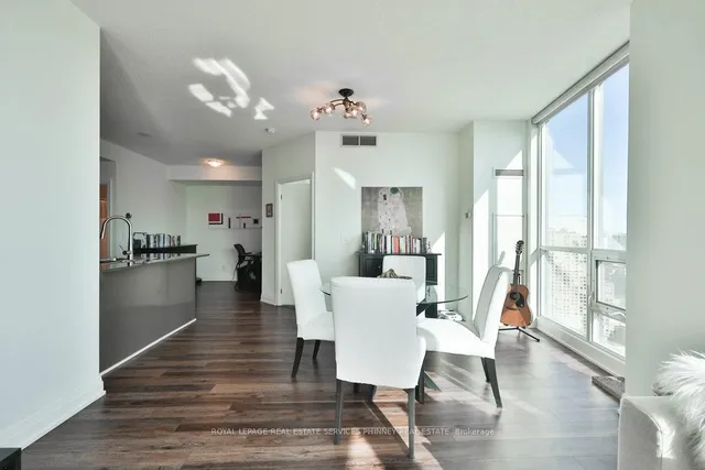 Additional image 10 of 16 Yonge St Unit 3109