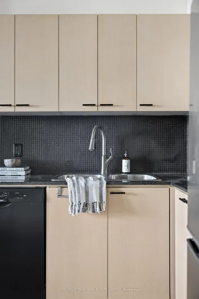 Additional image 17 of 637 Lakeshore Blvd Unit 215