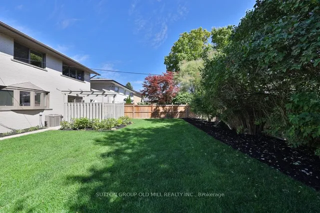 Additional image 42 of 36 Laurelwood Cres