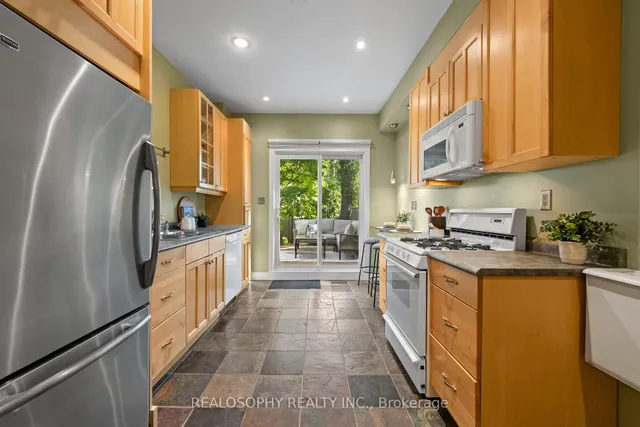 Additional image 7 of 299 Pape Ave