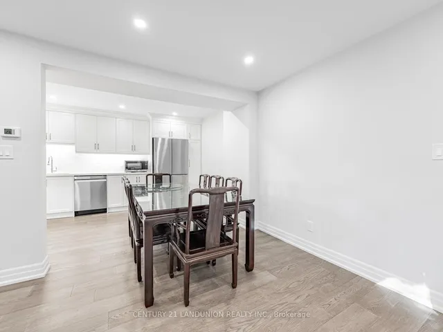 Additional image 5 of 36 Levitt Crt