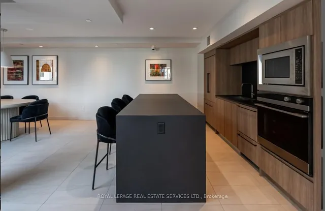 Additional image 24 of 81 Wellesley St Unit 203