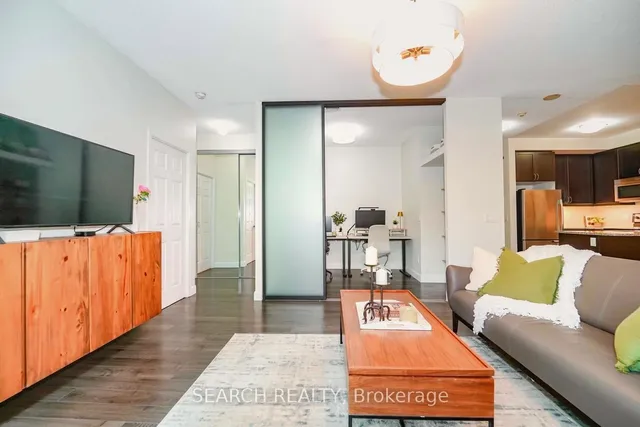 Additional image 33 of 19 Grand Trunk Cres Unit 201