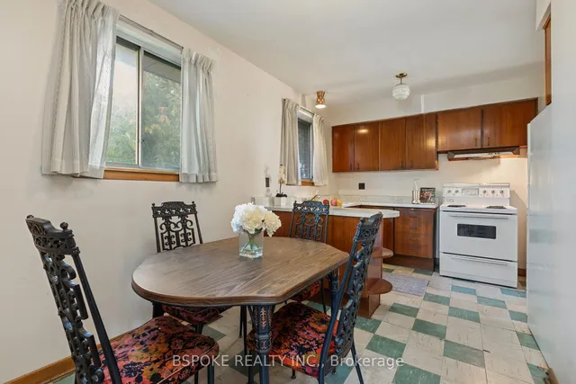 Additional image 10 of 54 Warner Ave