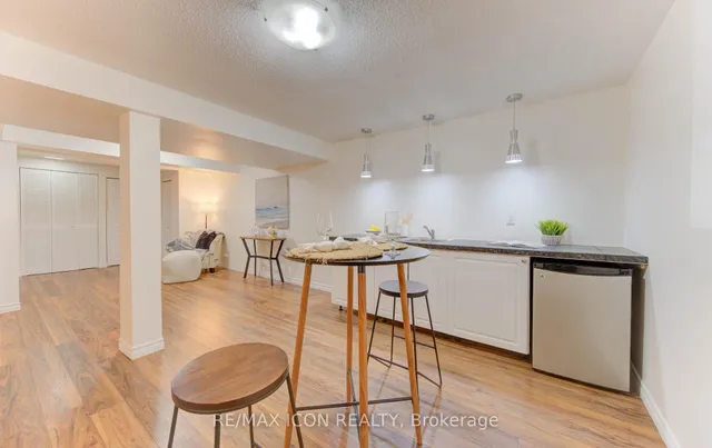 Additional image 28 of 43 Winding Way