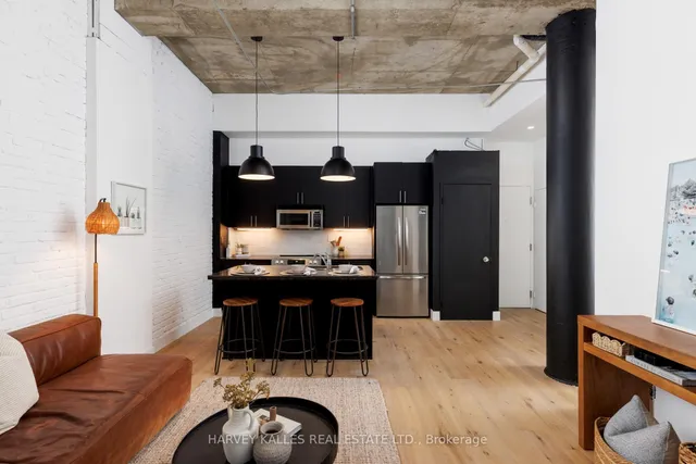 901 Queen St Unit 105