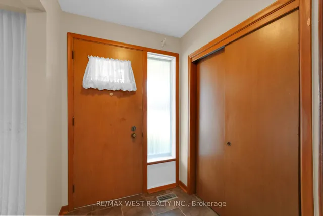 Additional image 7 of 304 La Rose Ave