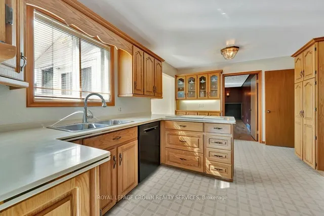 Additional image 10 of 73 Champlain Cres