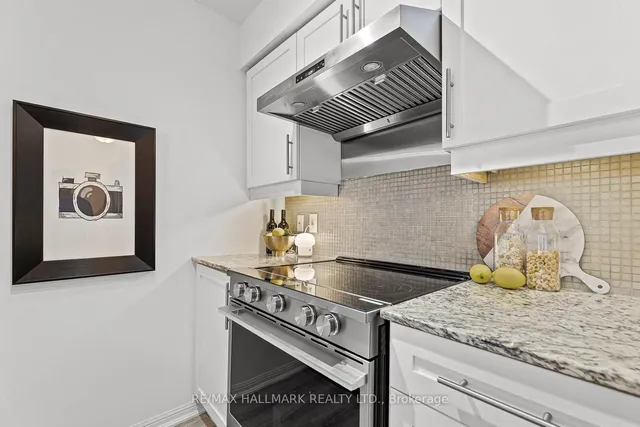 Additional image 3 of 35 Bastion St Unit 1910