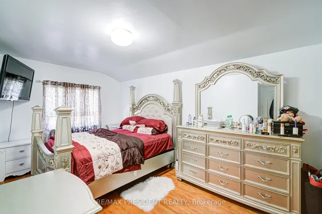 Additional image 21 of 74 Bloomington Cres