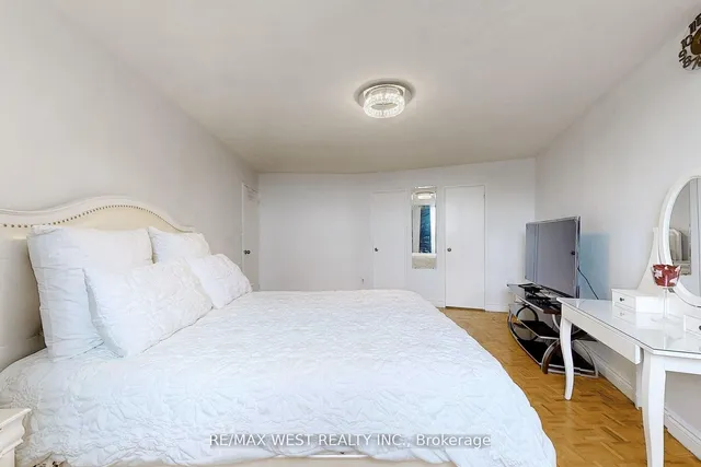 Additional image 17 of 627 The West Mall Unit 1810