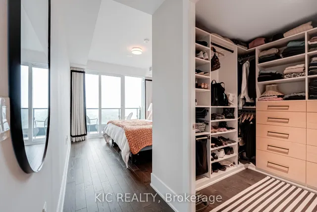 Additional image 16 of 585 Bloor St Unit 3923