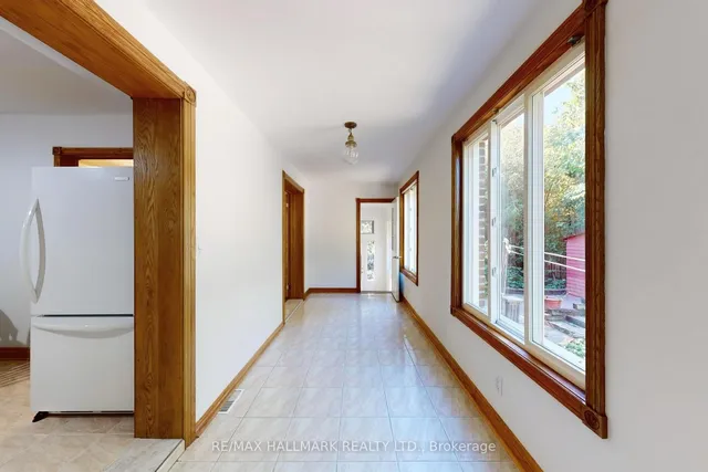 Additional image 11 of 38 Courton Dr