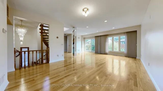 Additional image 12 of 33 Carnival Crt