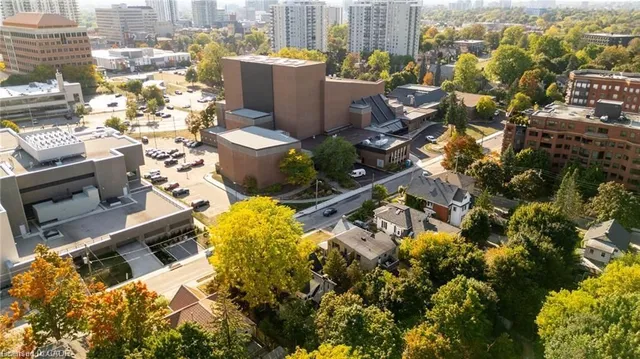 Additional image 43 of 44 Ellen St