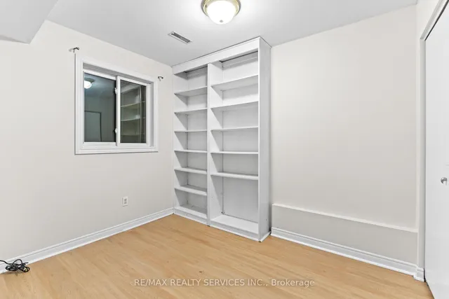 Additional image 31 of 26 Woolwich St