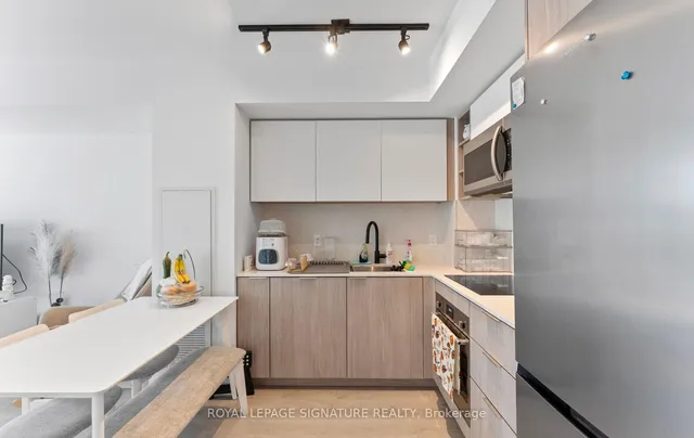 Additional image 19 of 36 Zorra St Unit 408