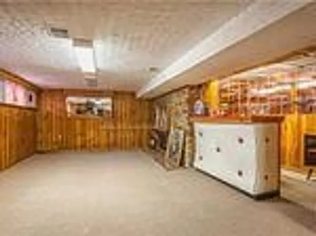 Additional image 15 of 33 Farmcrest Dr