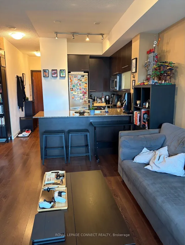 Additional image 15 of 500 Sherbourne St Unit 812