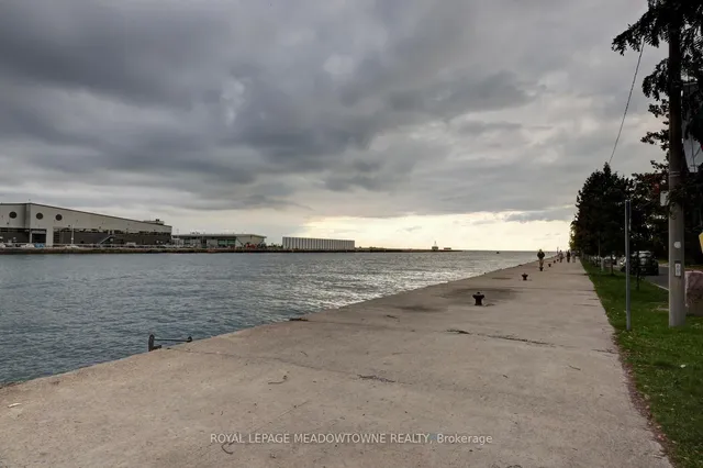 Additional image 35 of 600 Queens Quay Unit 633