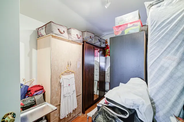 Additional image 24 of 74 Bloomington Cres