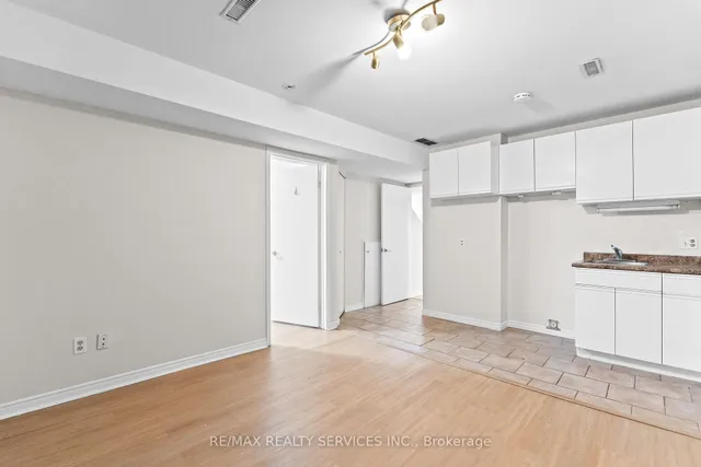 Additional image 30 of 26 Woolwich St