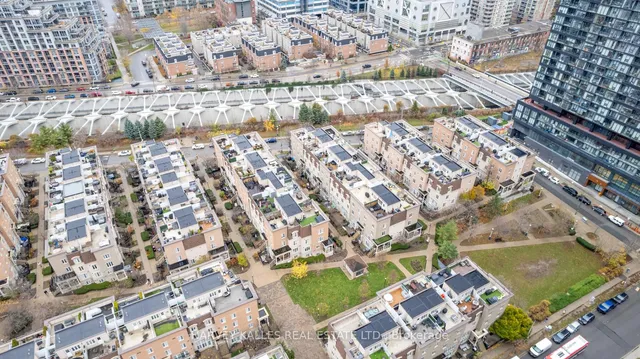 Additional image 40 of 34 Western Battery Rd Unit 413