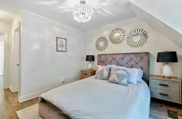 Additional image 25 of 717 Palmerston Ave