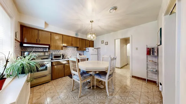 Additional image 8 of 325 Waterloo Ave