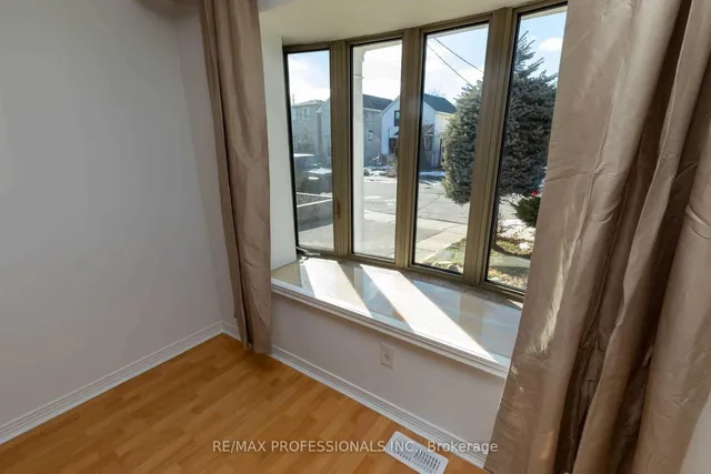 Additional image 10 of 5 Teston Blvd