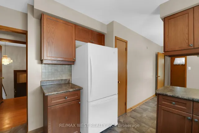 Additional image 14 of 304 La Rose Ave