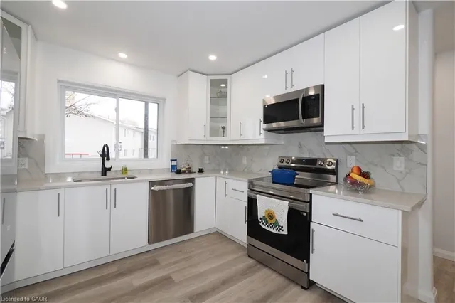 Additional image 16 of 50 Westmount Rd Unit 8