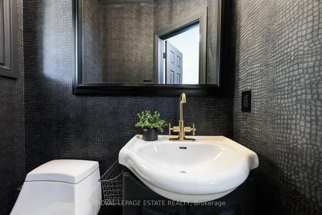 Additional image 16 of 32 Manderley Dr