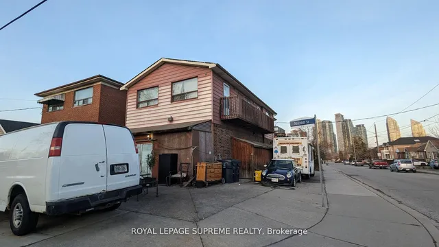 25 Milton St