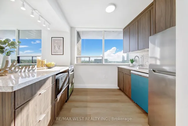 Additional image 11 of 914 Yonge St Unit 1202