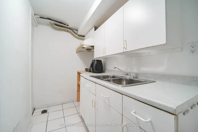 Additional image 13 of 8 Topaz Gate