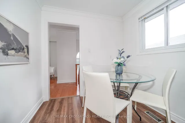 Additional image 2 of 8 Topaz Gate