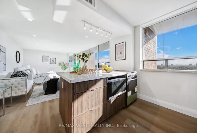 Additional image 3 of 914 Yonge St Unit 1202