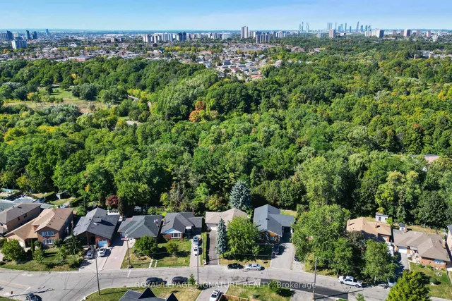 Additional image 40 of 78 Langholm Dr