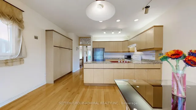 Additional image 16 of 33 Carnival Crt