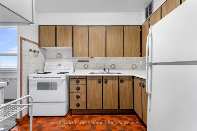 Additional image 9 of 180 Markham Rd Unit 1704