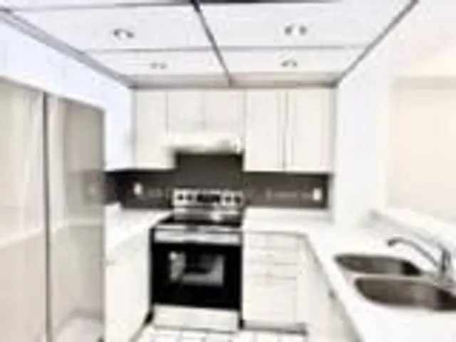 Additional image 13 of 28 Hollywood Ave Unit 708