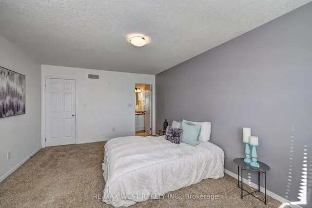 Additional image 26 of 21 Machado St