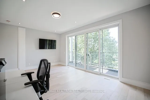 Additional image 30 of 263 East Ave