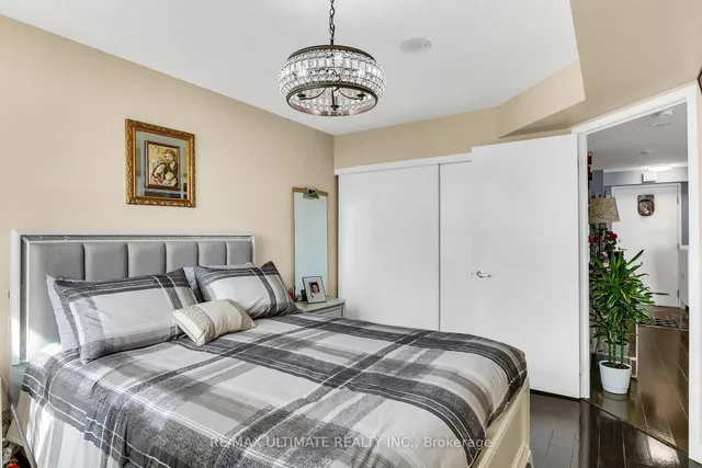 Additional image 27 of 816 Lansdowne Ave Unit 1011