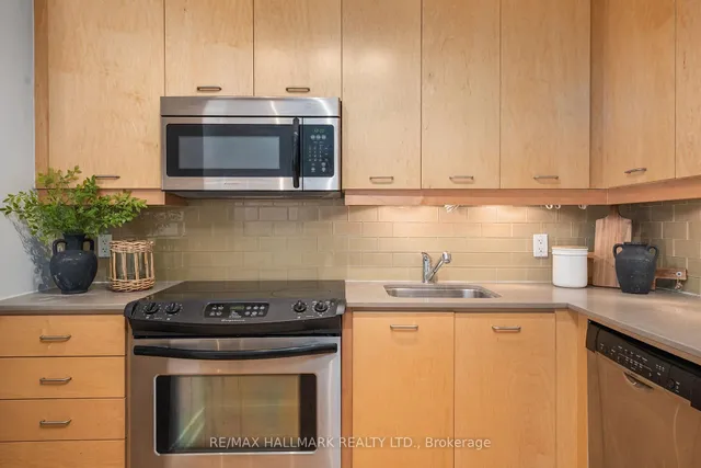 Additional image 8 of 201 Carlaw Ave Unit 239