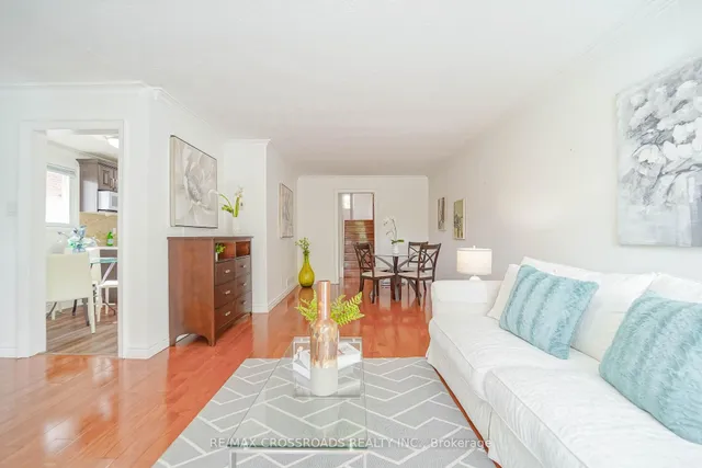 Additional image 20 of 8 Topaz Gate